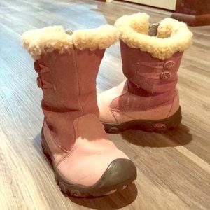 Pink leather lined snow boots